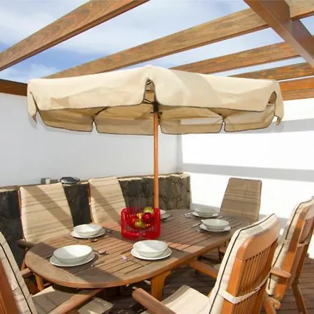 Joanne - 4 Bedroom - Wifi And Air Conditioning - Perfect For Families * Puerto del Carmen (Lanzarote)