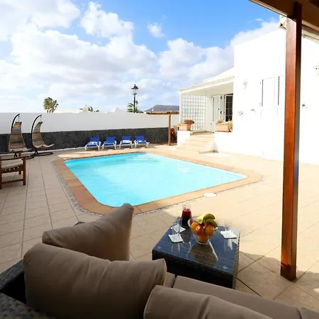 Joanne - 4 Bedroom - Wifi And Air Conditioning - Perfect For Families Puerto del Carmen (Lanzarote)